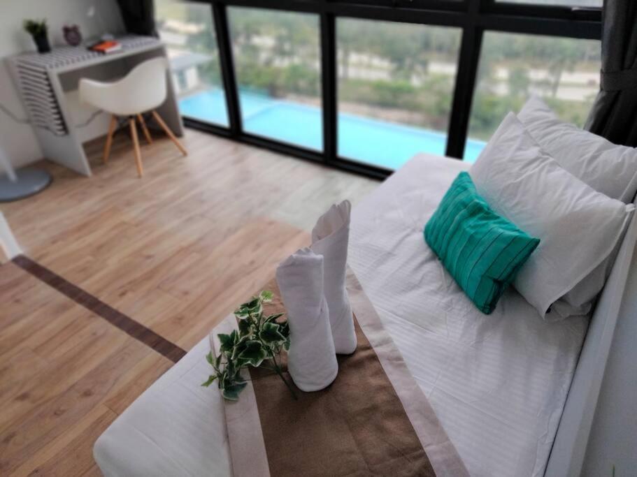 Skypark I Pool View With Balcony Apartment Cyberjaya