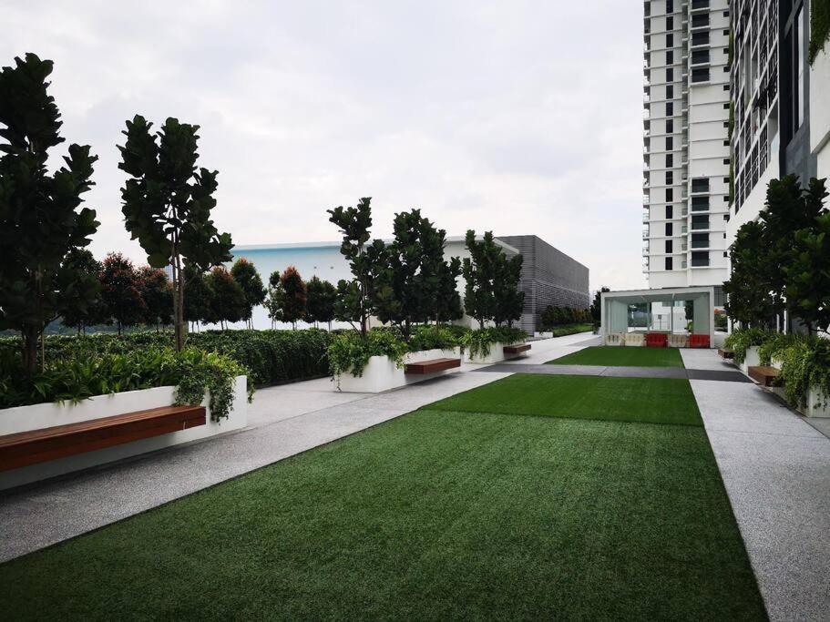 Skypark I Pool View With Balcony *